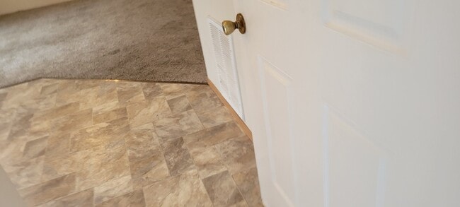 Building Photo - 228 SW Westholm Ave