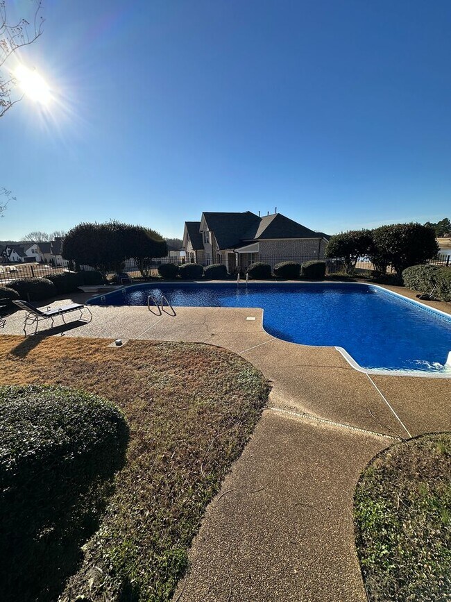 Building Photo - Elegant 4 BR w/POOL MAINTENANCE INCLUDED near Cherokee Valley Golf Club