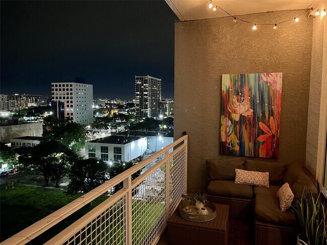 Building Photo - 444 N E St