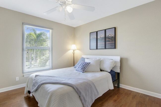 Building Photo - 8210 Calterra Dr