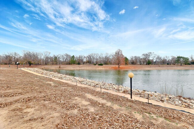 Building Photo - 5510 S Gold St