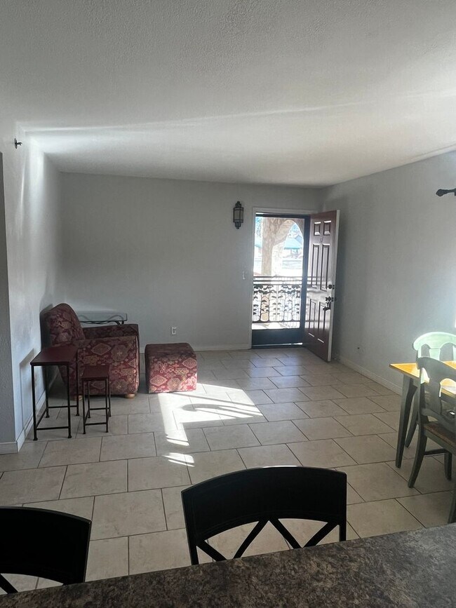 Building Photo - Unfurnished 2 bedroom 2 bath long term rental