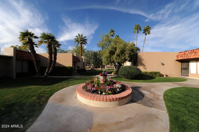 Building Photo - 1320 E Bethany Home Rd