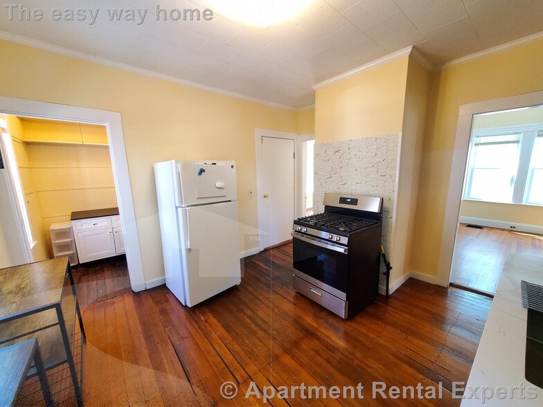 Building Photo - 32 Claremon St