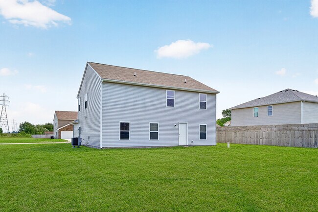 Building Photo - 2905 Shasta Dr