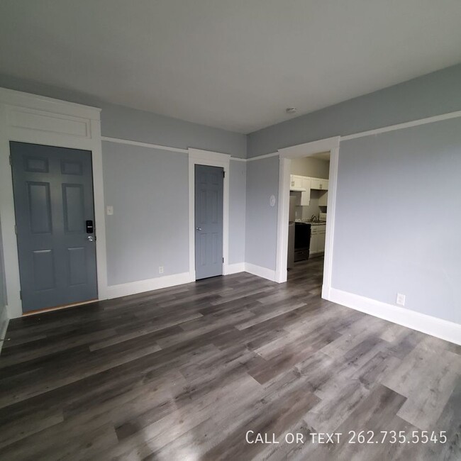 Building Photo - Charming 1 Bed 1 Bath Apartment in Prime L...