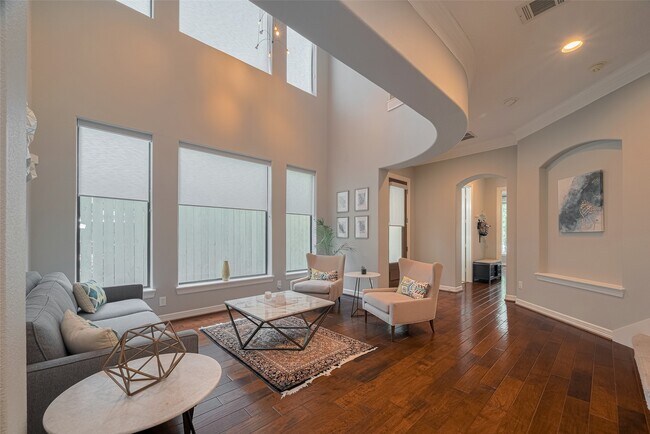 Building Photo - 4006 Lanark Ln