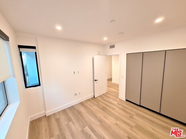 Building Photo - 8326 Blackburn Ave