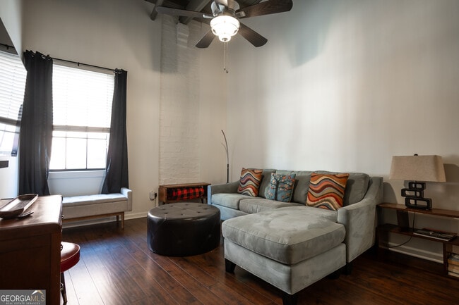 Building Photo - 269 N Hull St