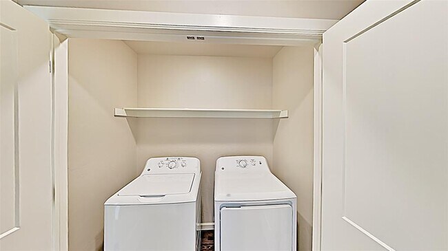 Building Photo - 5015 Avion Ct