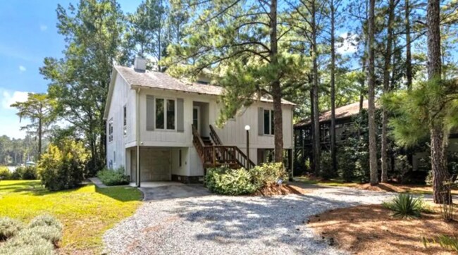 Building Photo - FUlly Furnished Waterfront Home 50' Dock Protected Inlet- 3BR/2BA Marina Community New Bern