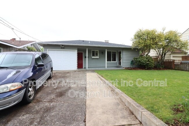 Building Photo - 1670 Yew St SE