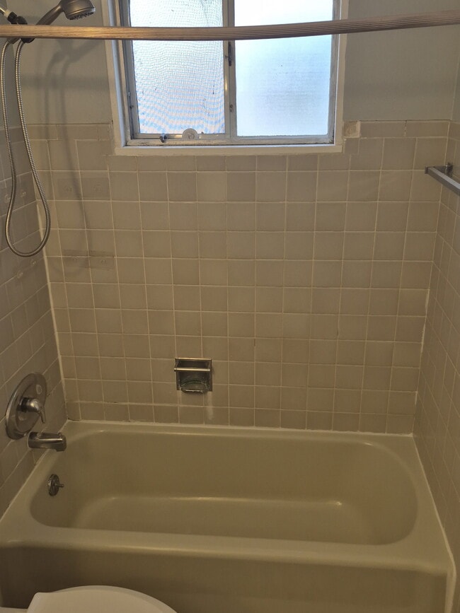 Building Photo - 9352 Bellefontaine Rd