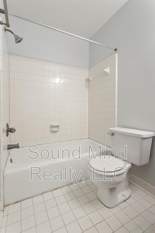 Building Photo - 112 Lomond Ln