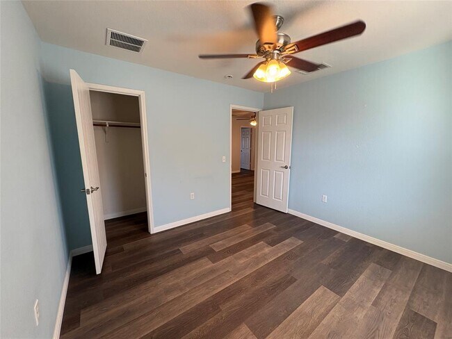 Building Photo - 8932 Southwick Dr