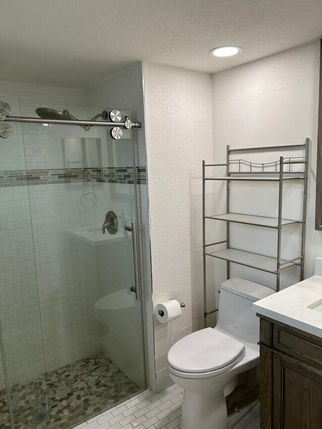 Building Photo - 6162 Amberwoods Dr
