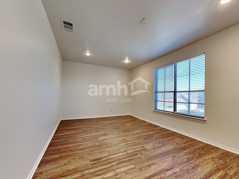 Building Photo - 7606 Fallen Antler Pl