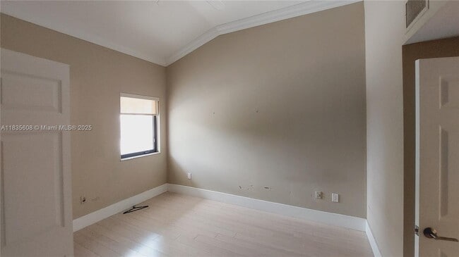 Building Photo - 255 Poinciana Island Dr