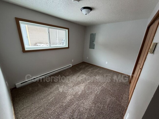 Building Photo - 912 9th Ave SE