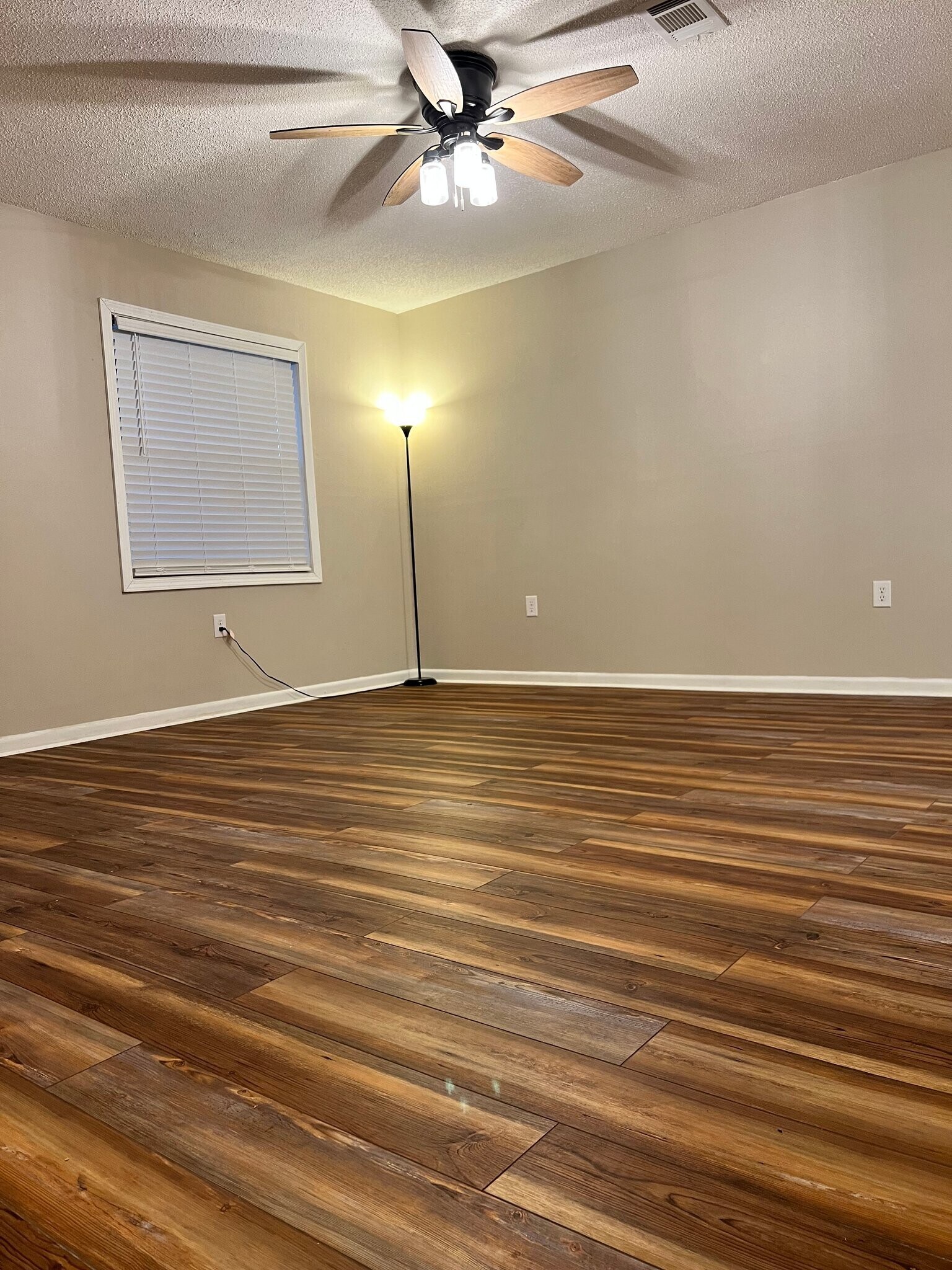 Building Photo - 706 Shady Ln Dr
