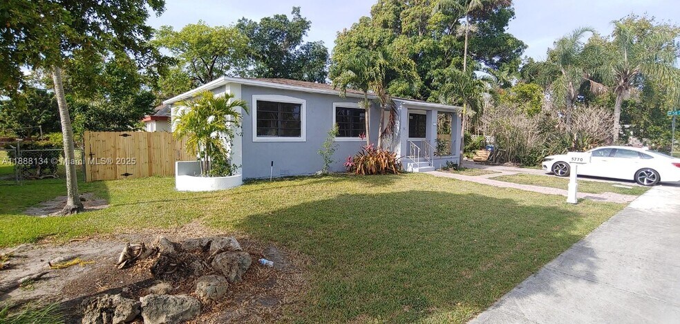 Building Photo - 5770 SW 62nd Ter