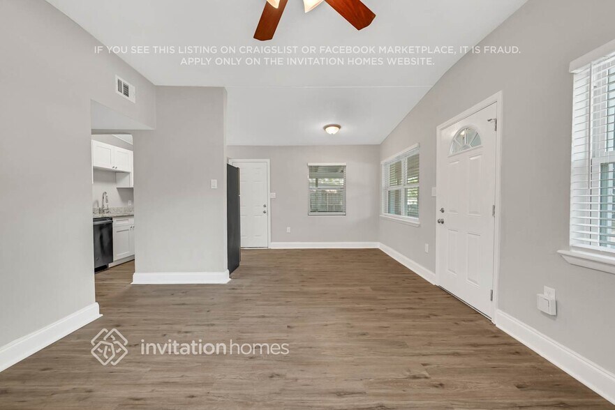 Building Photo - 1326 42nd St