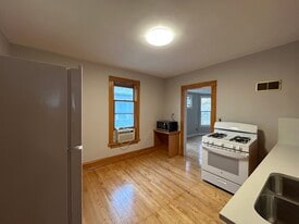 Building Photo - 512 8th Ave NE