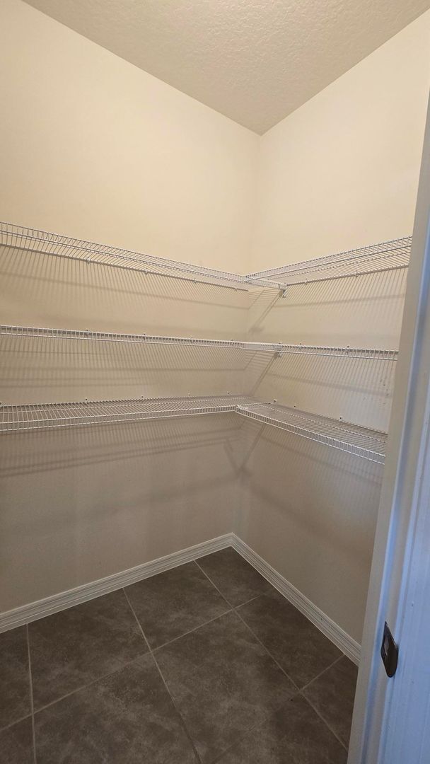 Building Photo - Beautiful 4 Bedroom, 2 bath home is Availa...