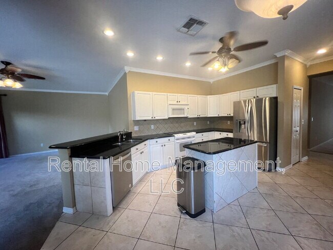 Building Photo - 10140 Pointview Ct