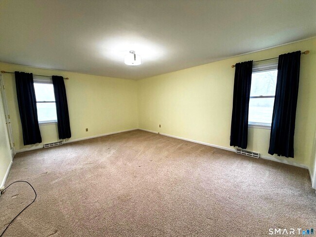 Building Photo - 16 Clearview Dr