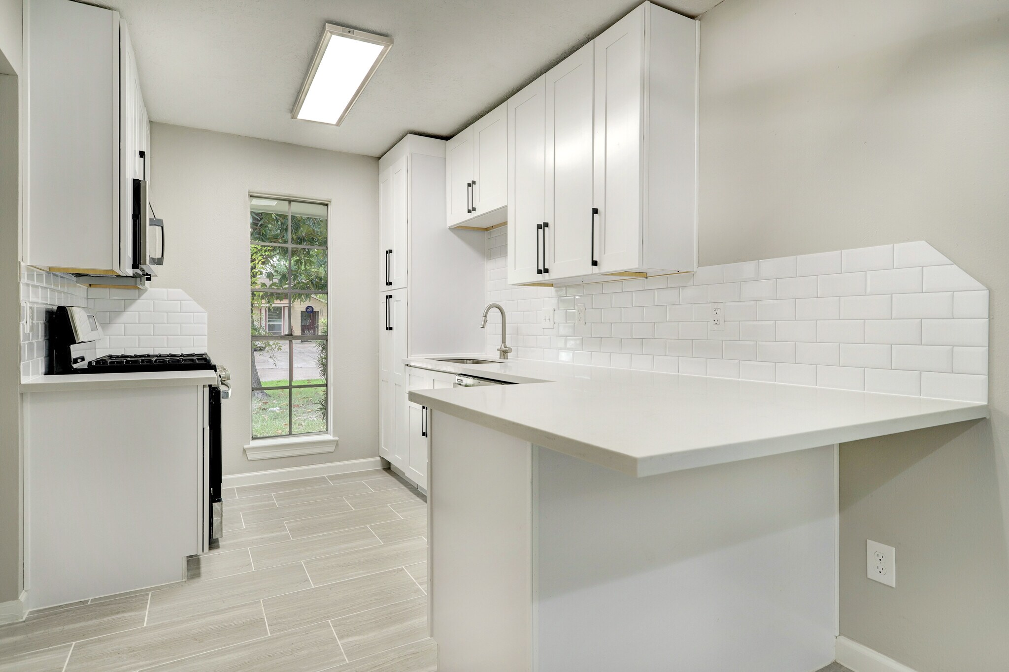 Building Photo - 4411 Oak Shadows Dr