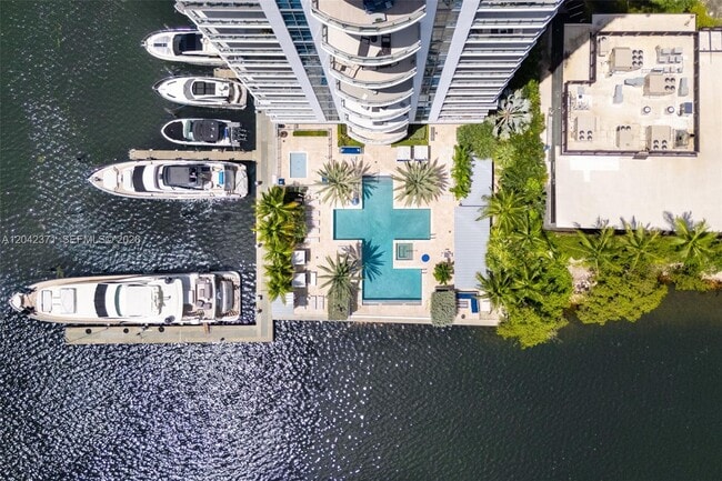 Building Photo - 17301 Biscayne Blvd