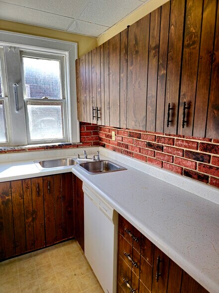 Building Photo - 7046 Forsyth Blvd