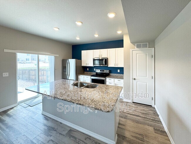 Building Photo - 5975 Mumford Dr.