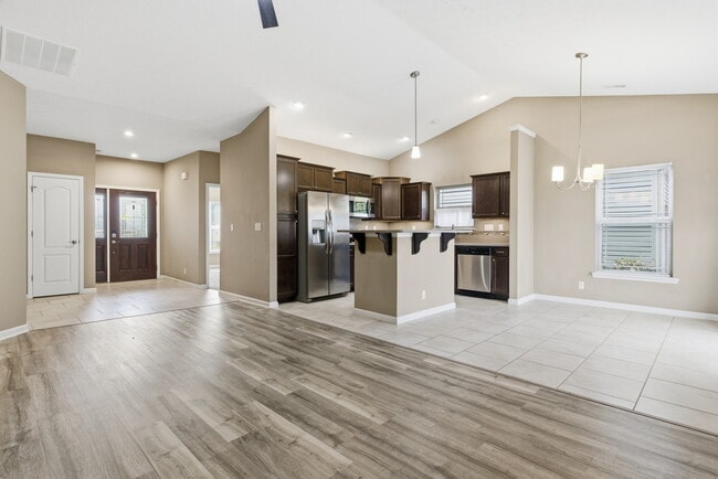 Building Photo - 3410 Monument Dr