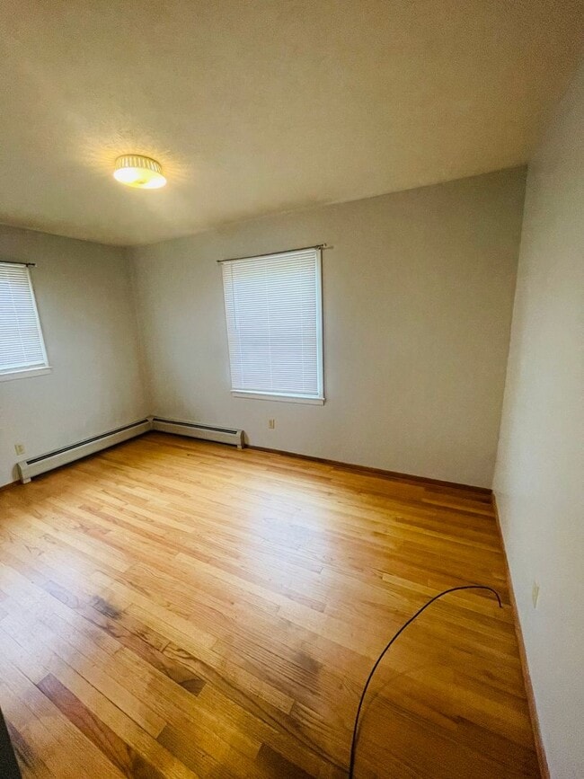 Building Photo - Apartment for Rent in Broadway
