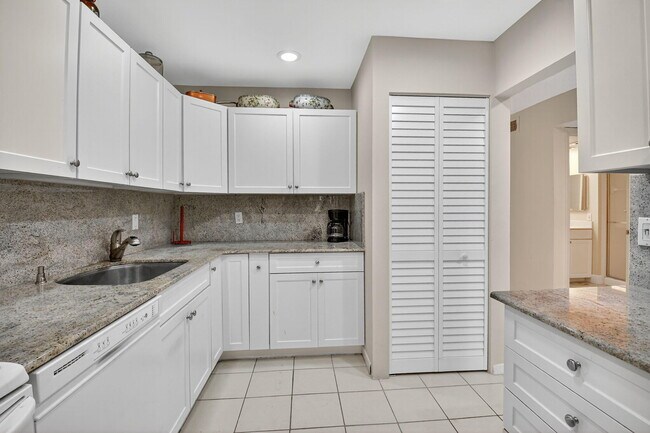 Building Photo - 7 Southport Ln