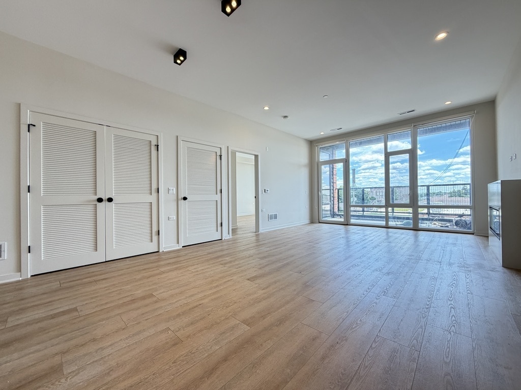 Building Photo - 3207 N Narragansett Ave