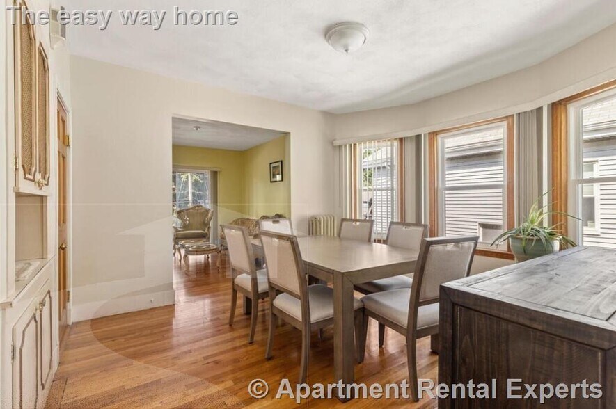 Building Photo - 38 George St