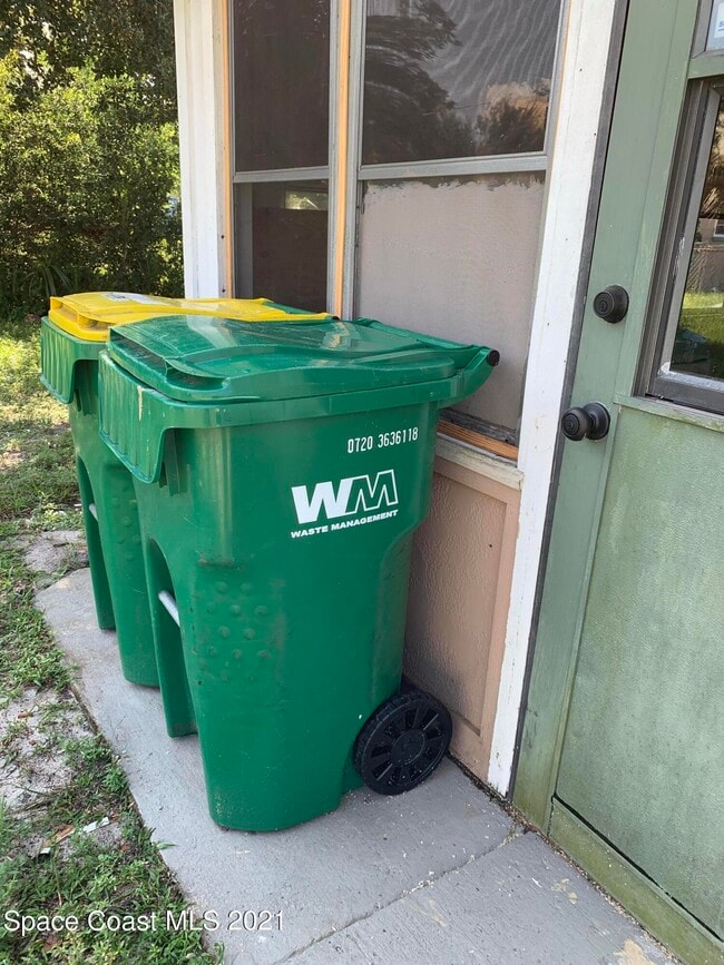 Building Photo - 741 Venus Dr