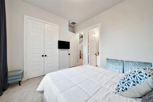 Building Photo - 332 Coldwater Creek Ct