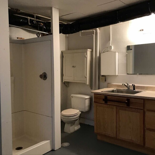 Building Photo - 1536 Peterson St