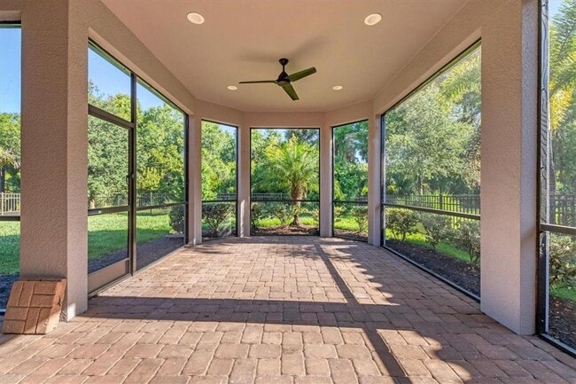 Building Photo - 5580 Semolino St