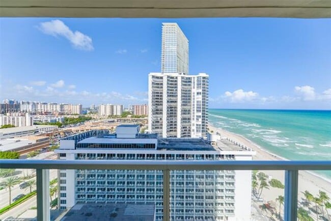 Building Photo - 16699 Collins Ave