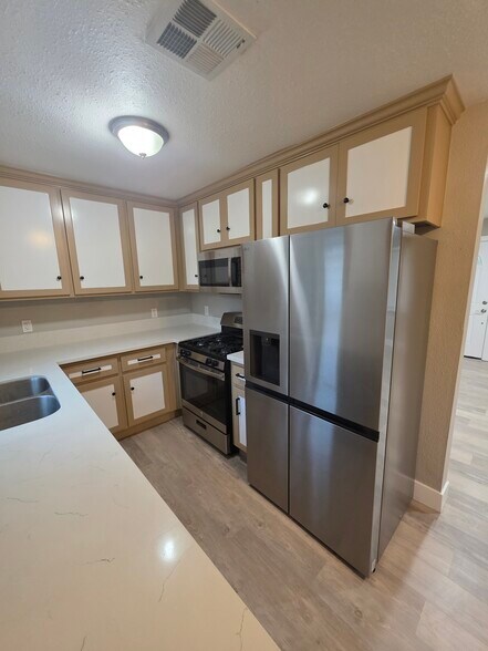 Building Photo - 5050 Enrico Blvd