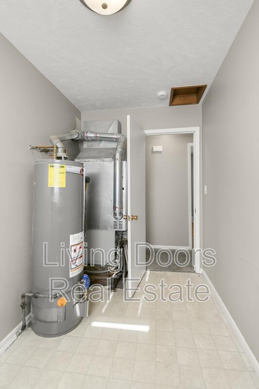 Building Photo - 348 S 5th St