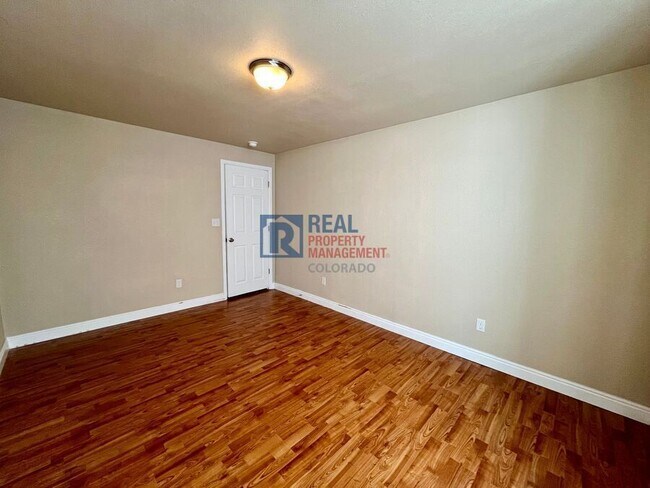 Building Photo - 10276 Deer Meadow Cir