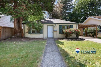 Building Photo - MOVE IN READY! A/C home with 2 bed, 1 bath...
