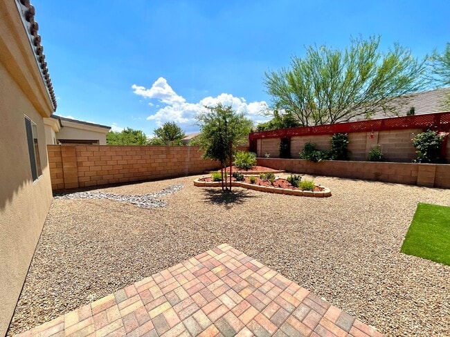Building Photo - Beautiful 3 Bedroom Home in Gated Community!