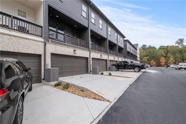 Building Photo - 6562 Beacon Dr